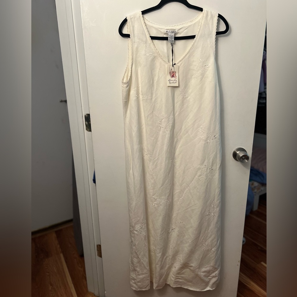 Alexandra Bartlett Cream Maxi Sundress V-Neck Sleeveless